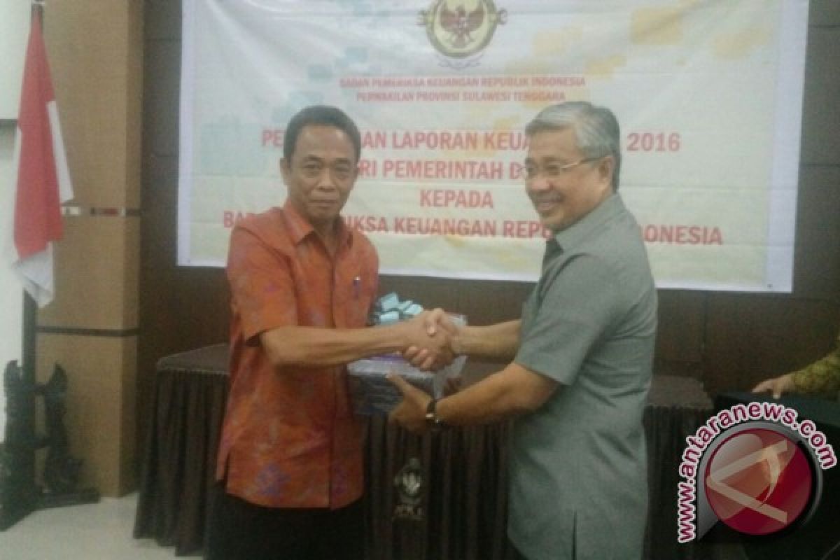 Gubernur-Bupati Serahkan PLK 2016 Kepada BPK