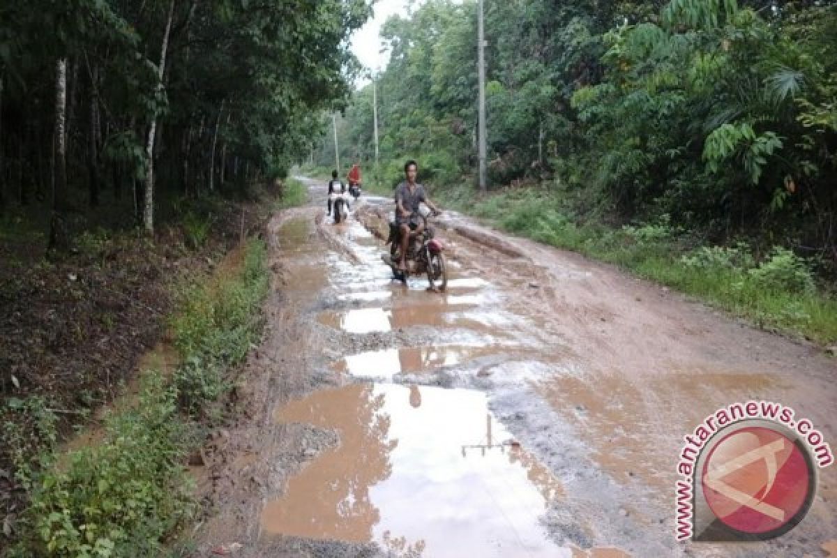 Jalan di Rejang Lebong rusak parah