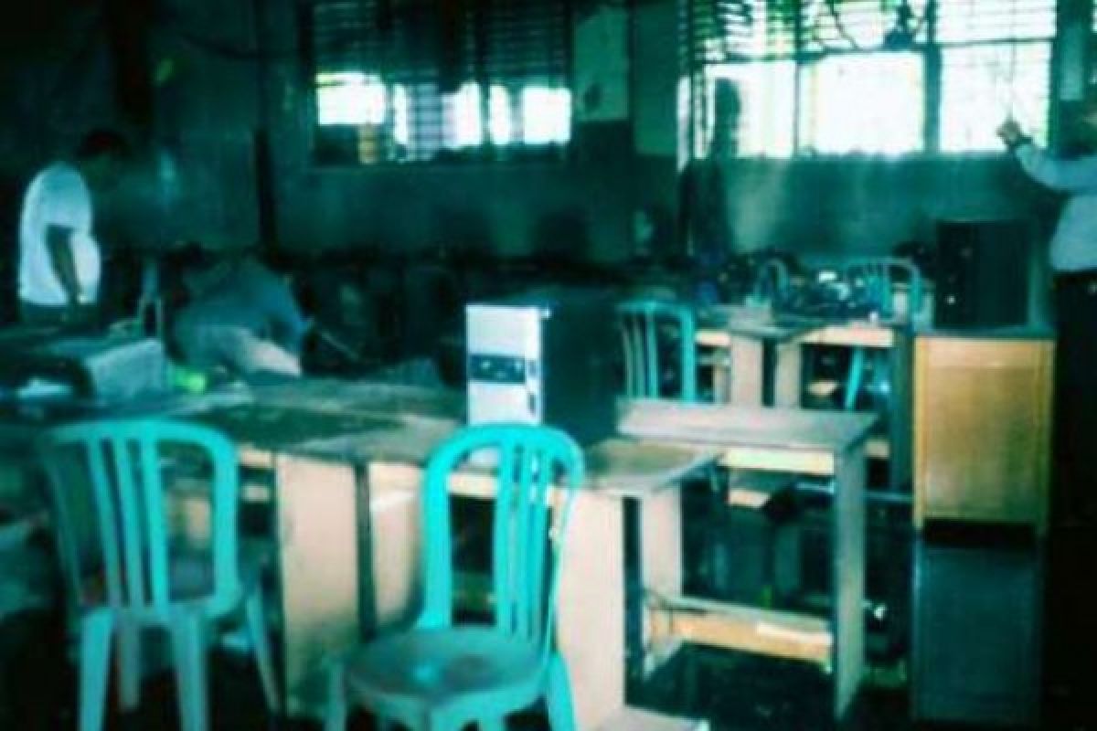 40 Komputer Ludes dalam Kebakaran Labor SD Santa Maria Pekanbaru