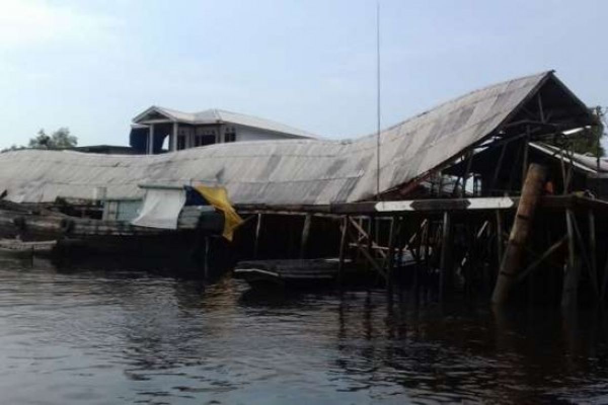 6 Bangunan Rusak Akibat Angin Puting Beliung di Mandah Inhil