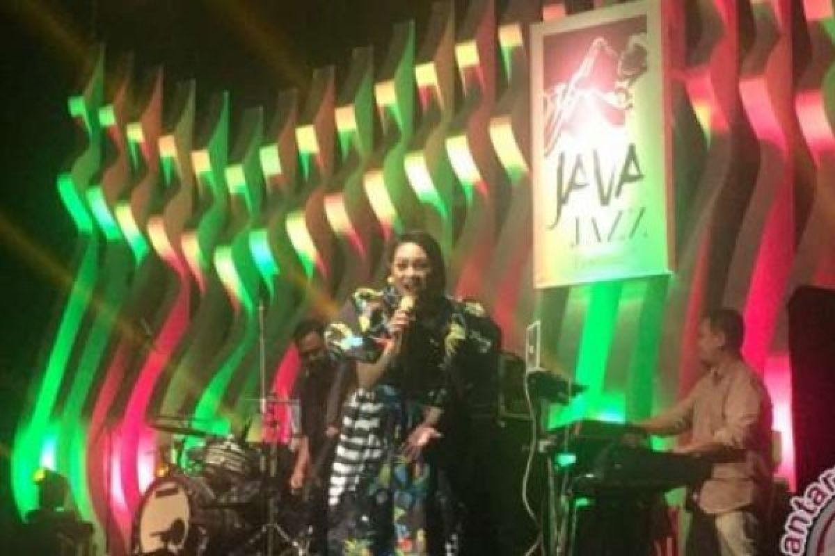 Andien Bercerita Lagu "Belahan Jantungku" Di Java Jazz Festival 2017