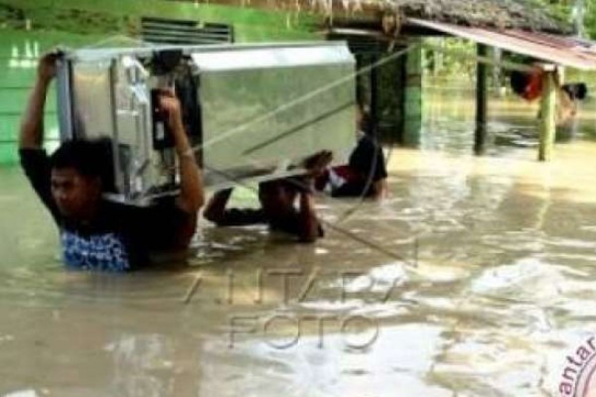 Banjir di Ukui Pelalawan Rendam Rumah Warga, 50 KK Mengungsi