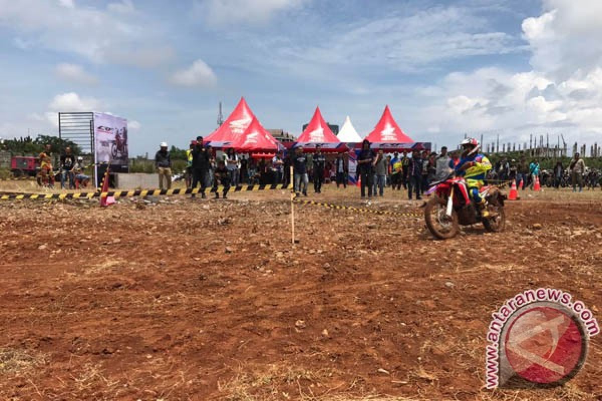 12 Pebalap Nasional Ramaikan Supercross Makassar 