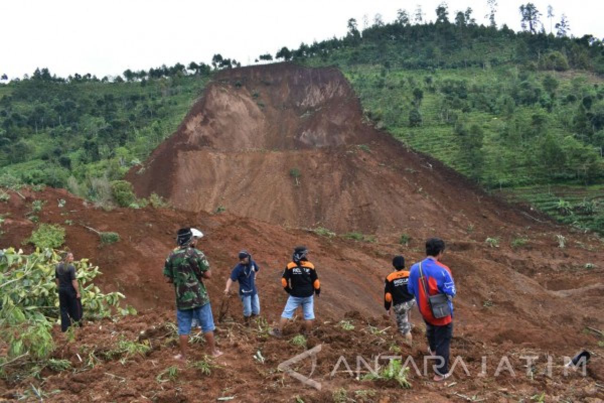 Wagub: Petugas Fokus Evakuasi Korban Tertimbun Longsor Ponorogo