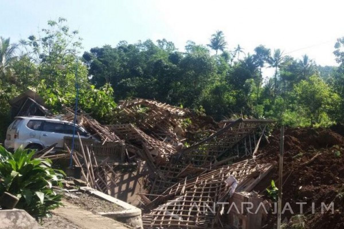 Pangdam: TNI Bantu Evakuasi Korban Longsor Ponorogo