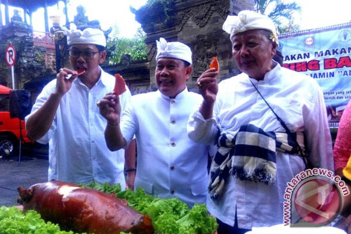 Pemkot Denpasar Gelar Demo Makan Daging Babi