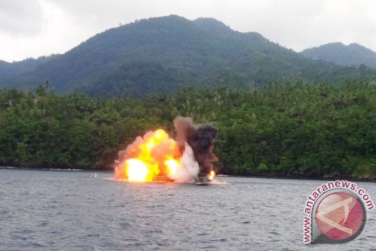 Lanal Ternate Tenggelamkan Dua Kapal Ikan