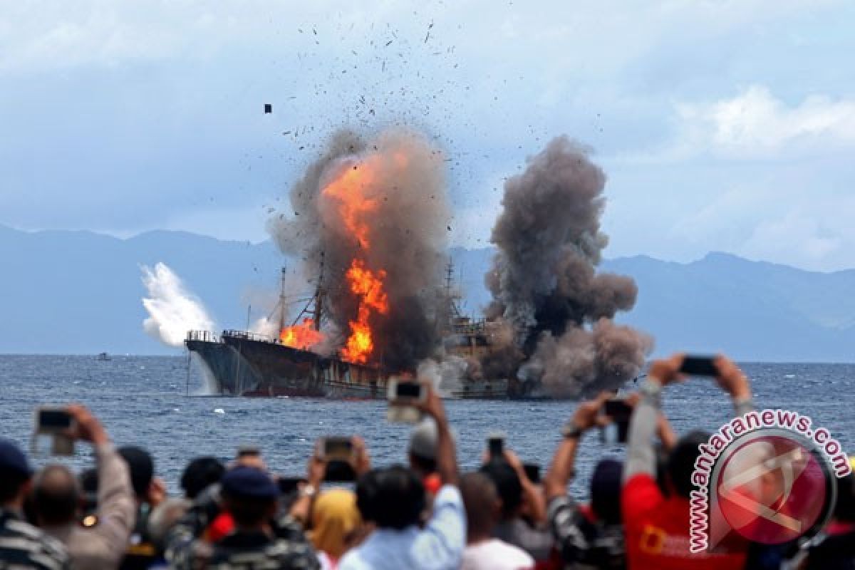 Dua kapal tabrakan di Kepulauan Seribu