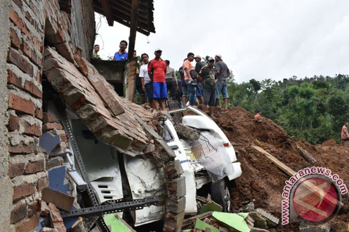 BNPB hentikan sementara pencarian korban longsor Ponorogo