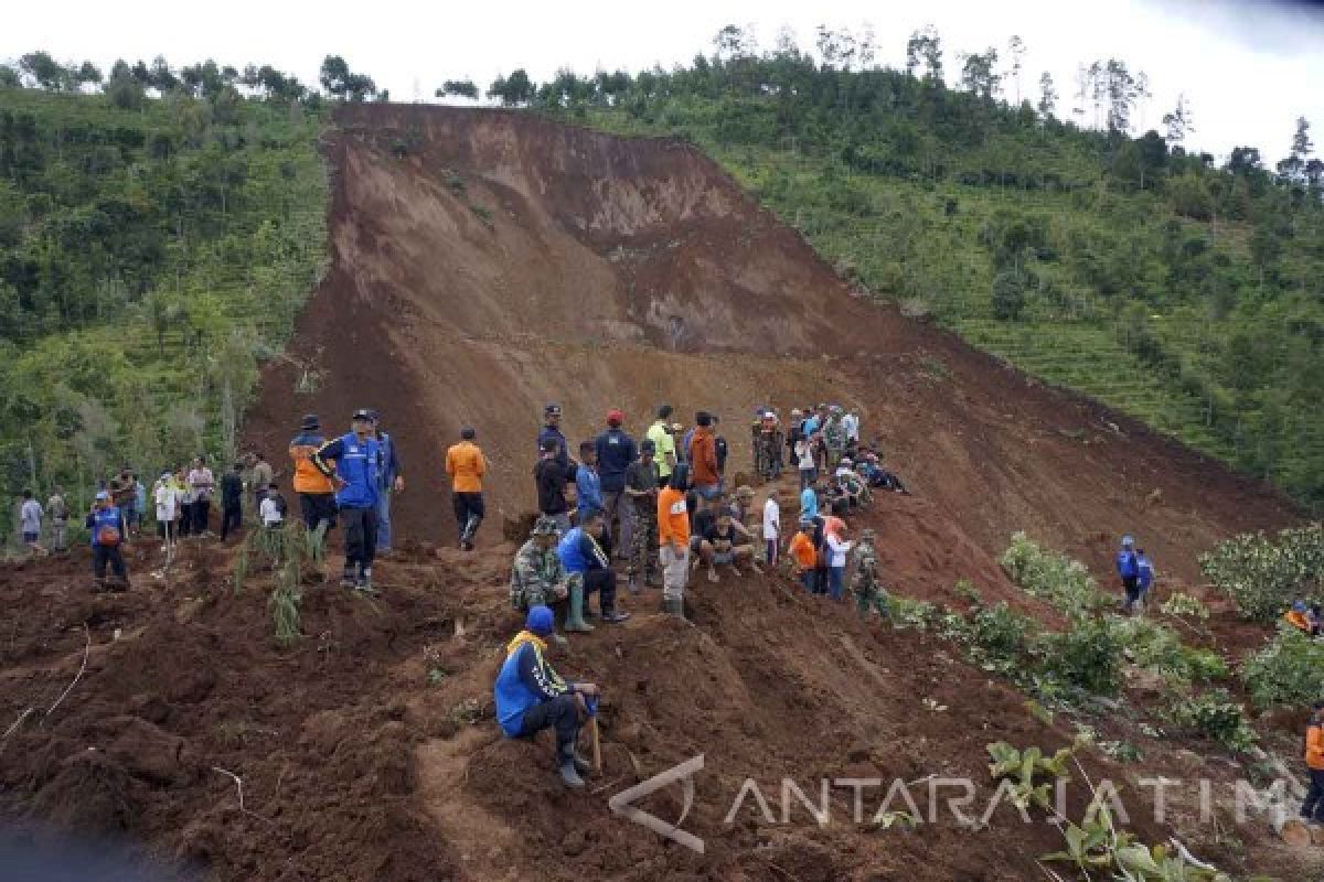 Warga Banaran Nekat Berladang di Zona Bahaya Longsor