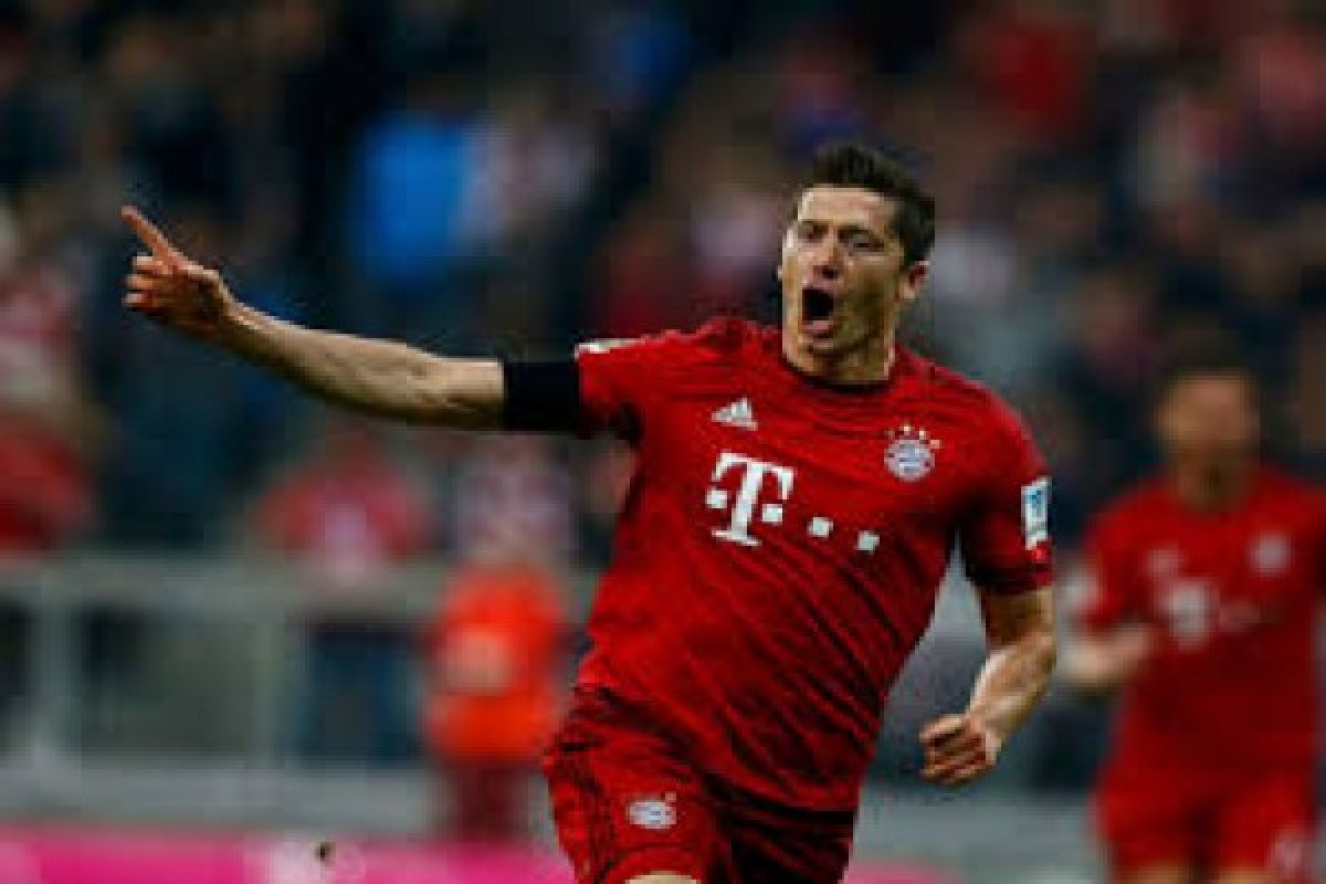  Lewandowski ukir trigol saat Bayern taklukkan Augsburg