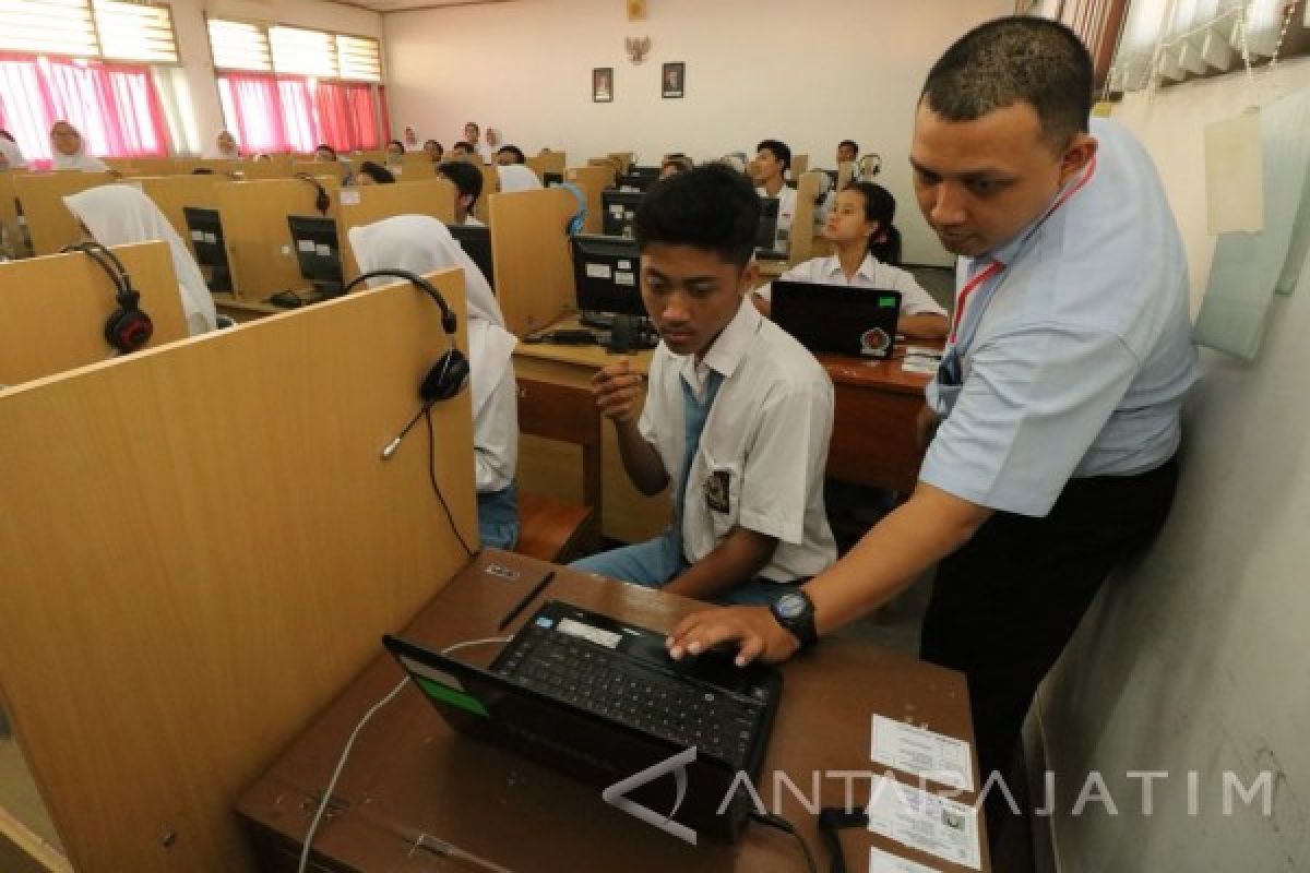 Bupati : Pelaksanaan UNBK di Lamongan Lancar