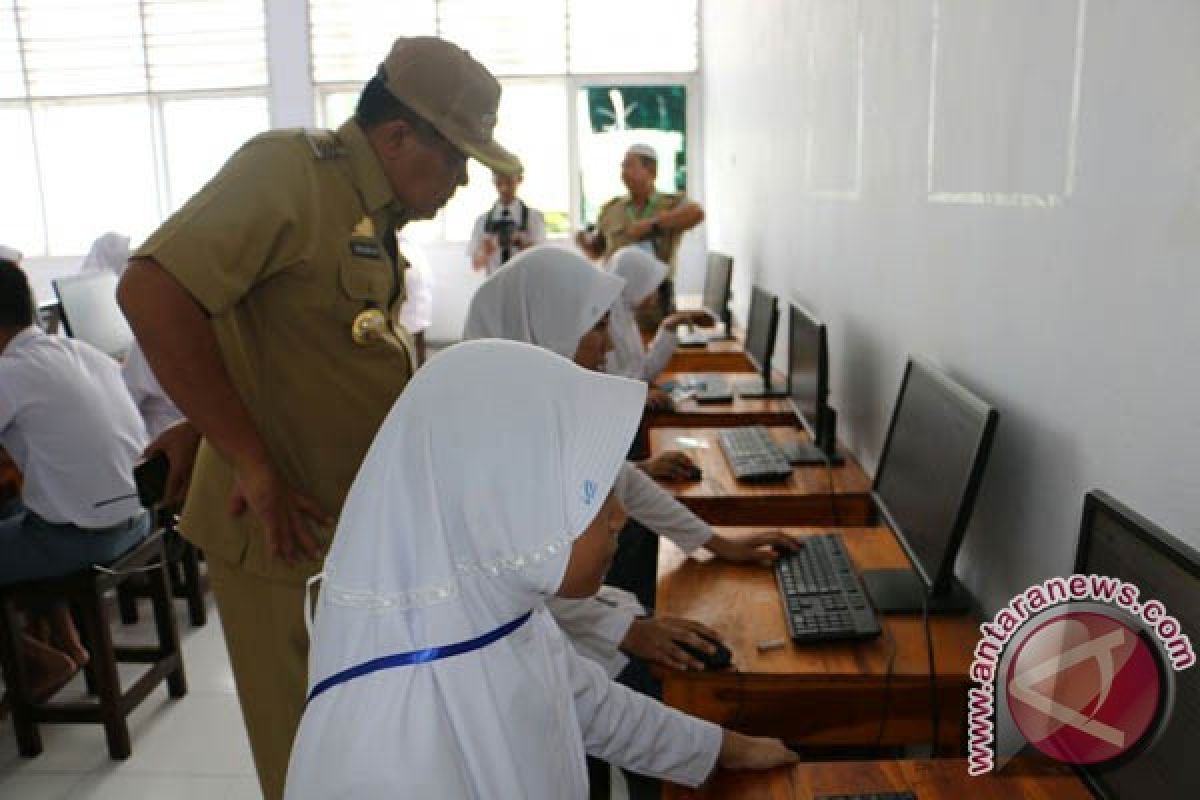 Bupati Pantau UNBK SMK Di Bulukumba