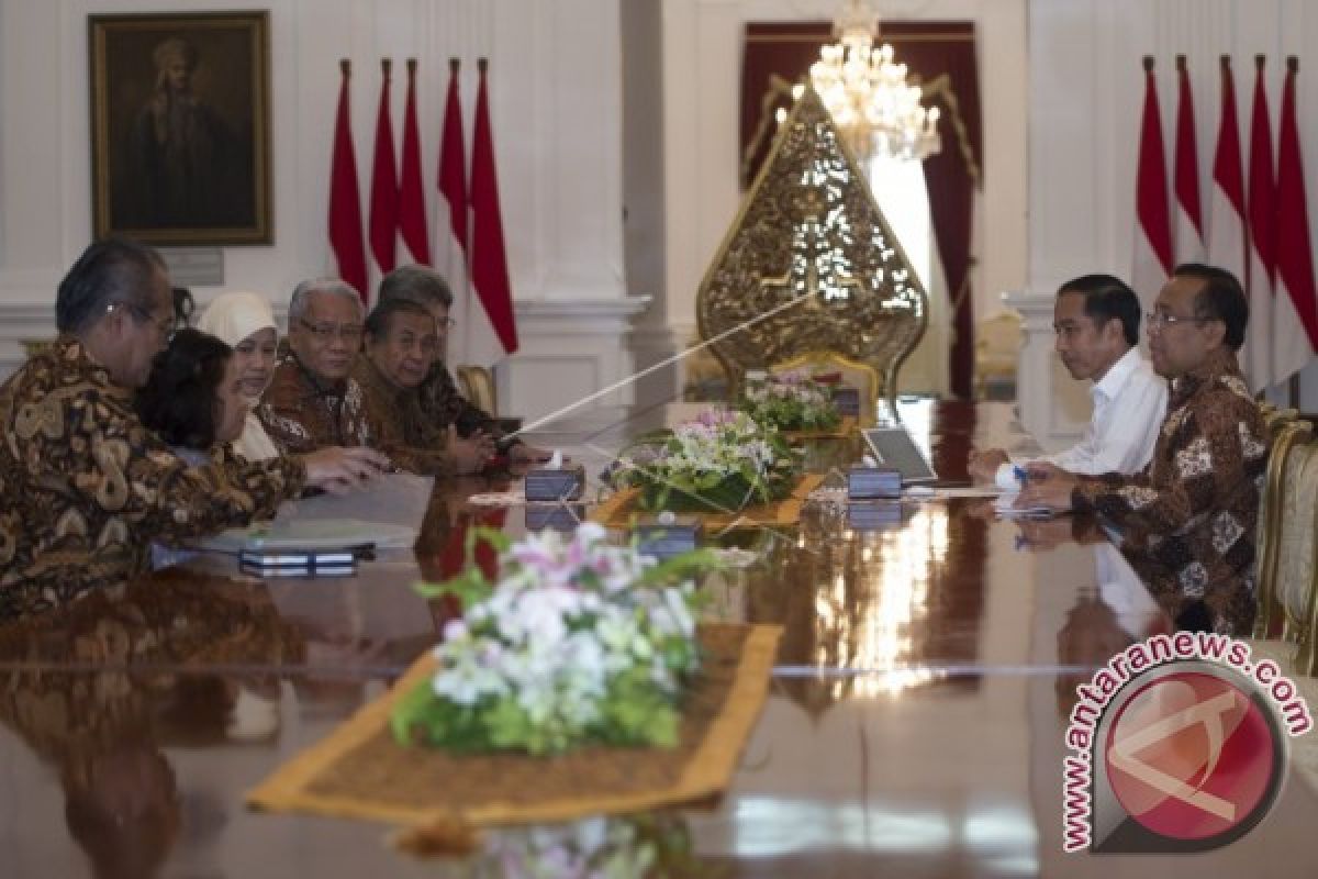 Presiden Jokowi Terima Panitia Seleksi Hakim MK