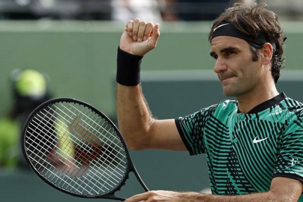 Federer juara