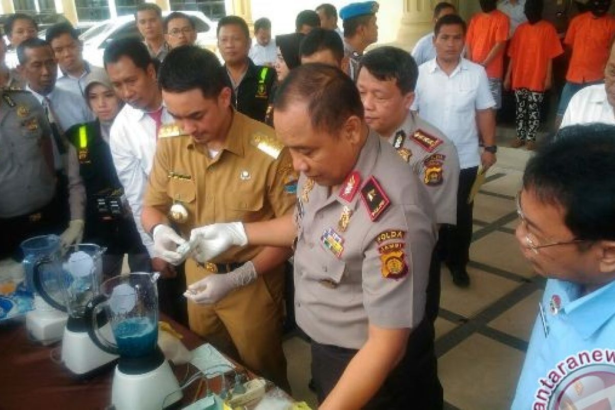 Kapolda dan Gubernur musnahkan 4,4 Kg sabu 