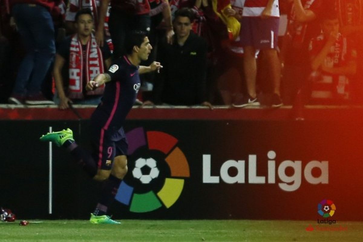 Jelang turun minum Suarez bawa Barcelona ungguli Granada 1-0