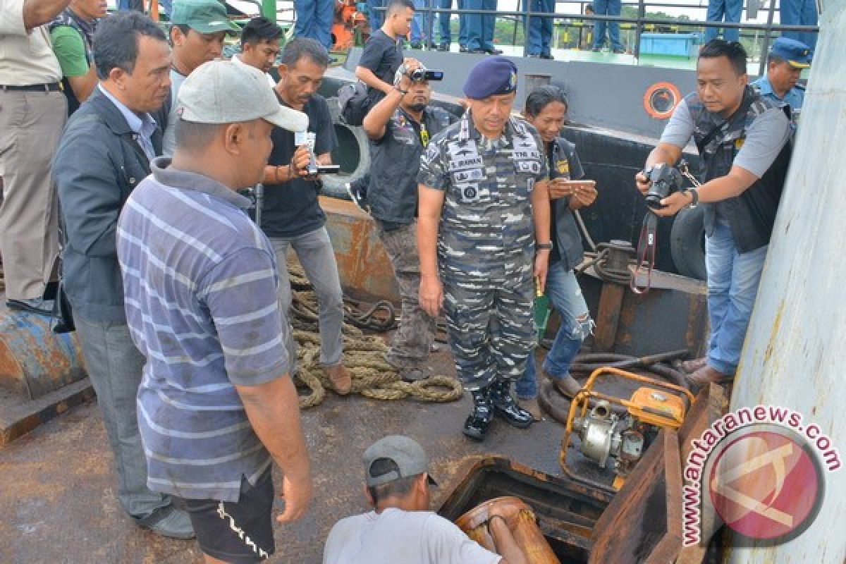 Lantamal IV Bekuk Tugboat Angkut Minyak Hitam