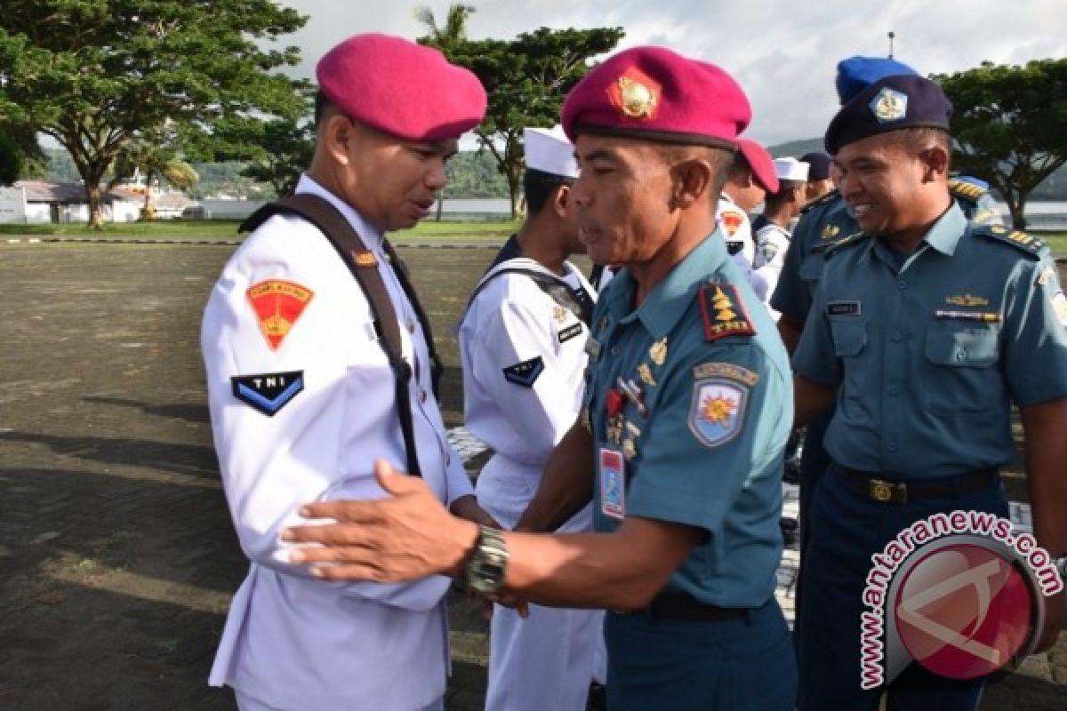 Puluhan Personil Lantamal IX Naik Pangkat