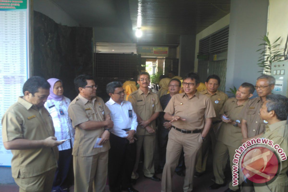 Gubernur Sumbar Tinjau Pelaksanaan UNBK di Padang