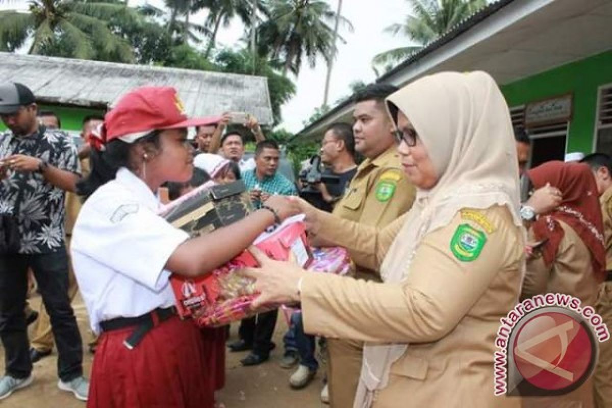 Siswa Korban Banir Terima Bantuan