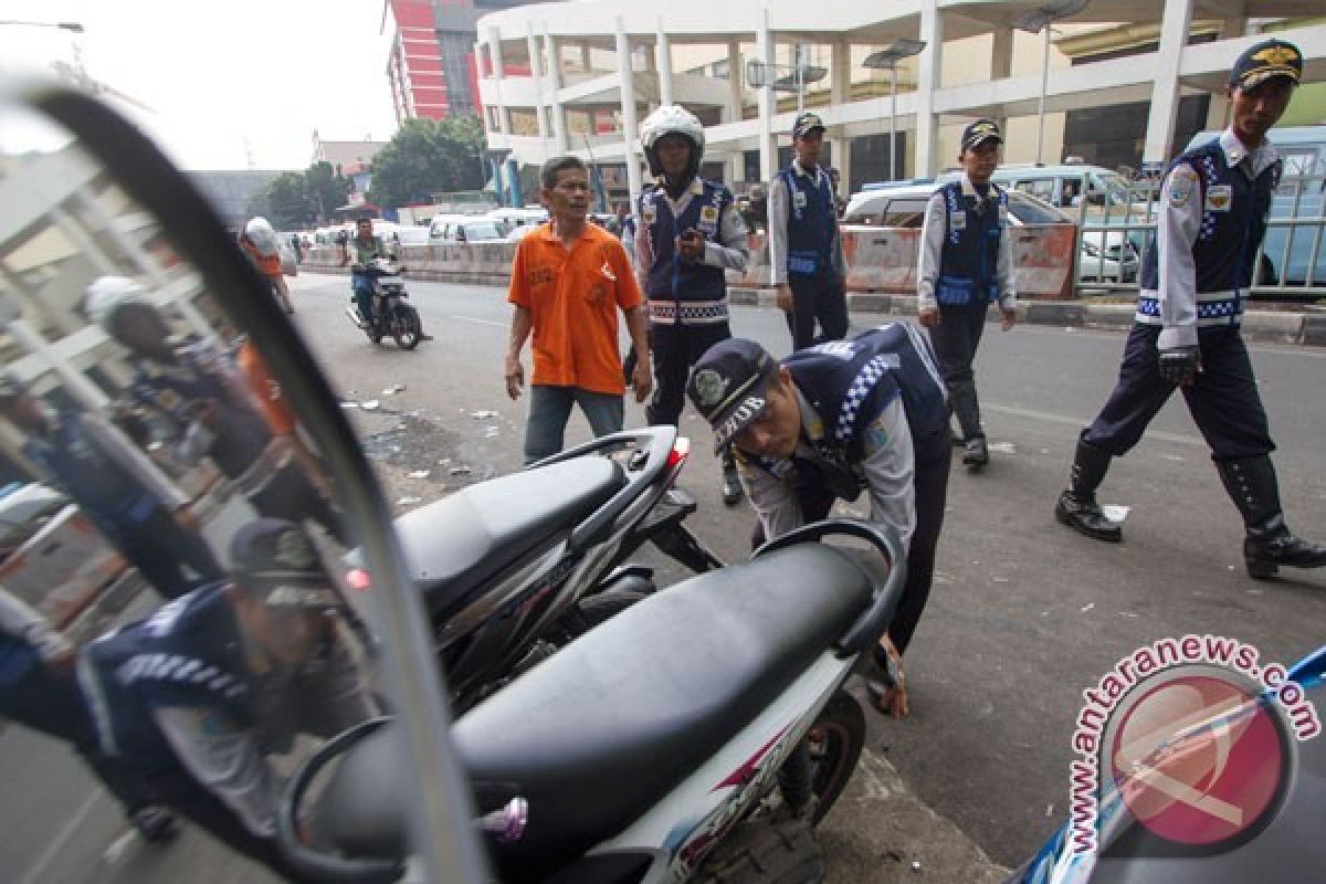 Satpol PP Singkawang Benahi Perparkiran 