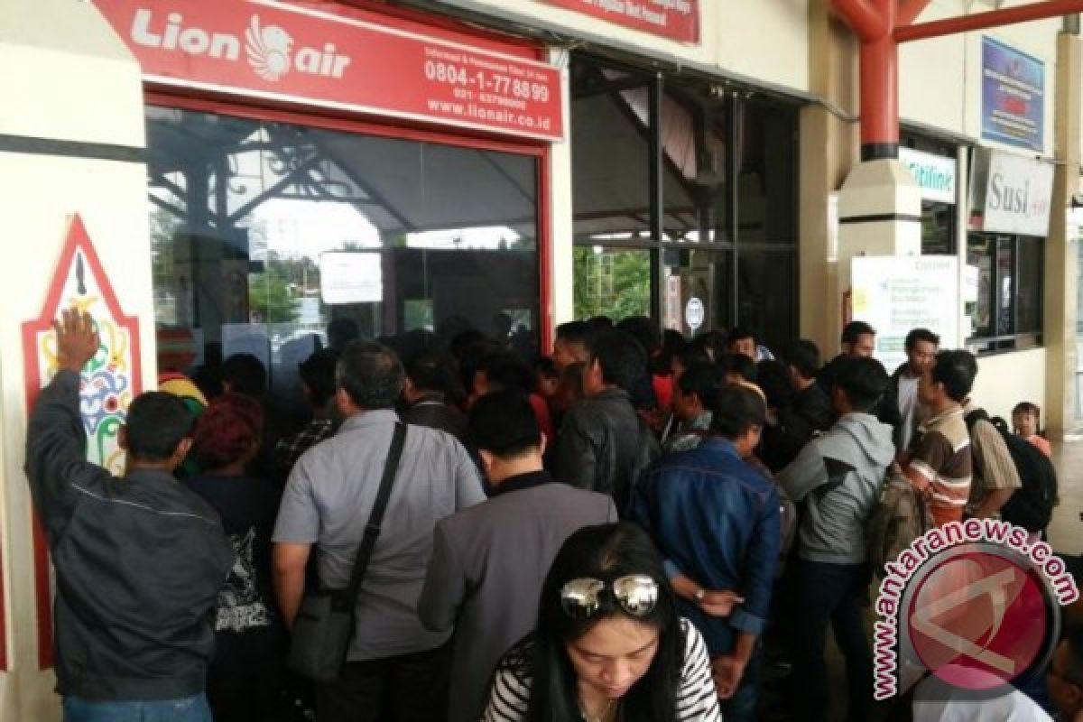 Lagi, Ratusan Penumpang Lion Air Mengantre Lebih dari  6 Jam 
