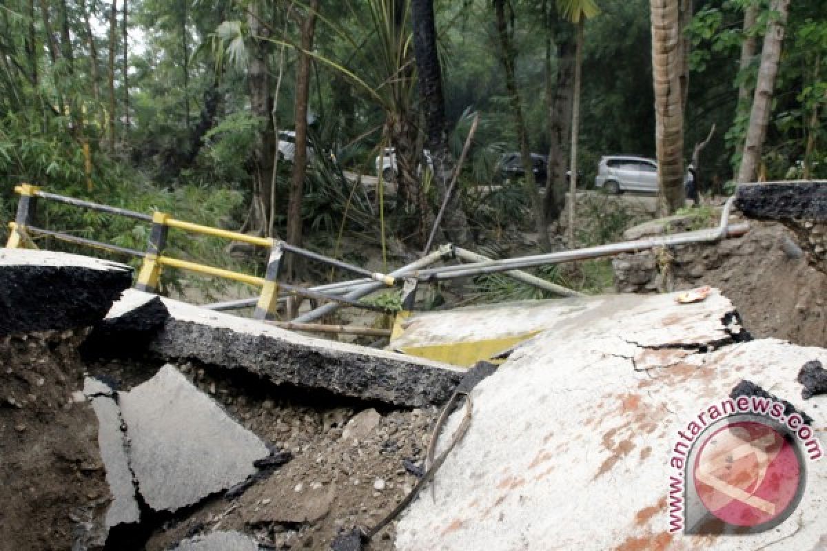 Pemerintah Bangun Jalan Darurat Trans Timor