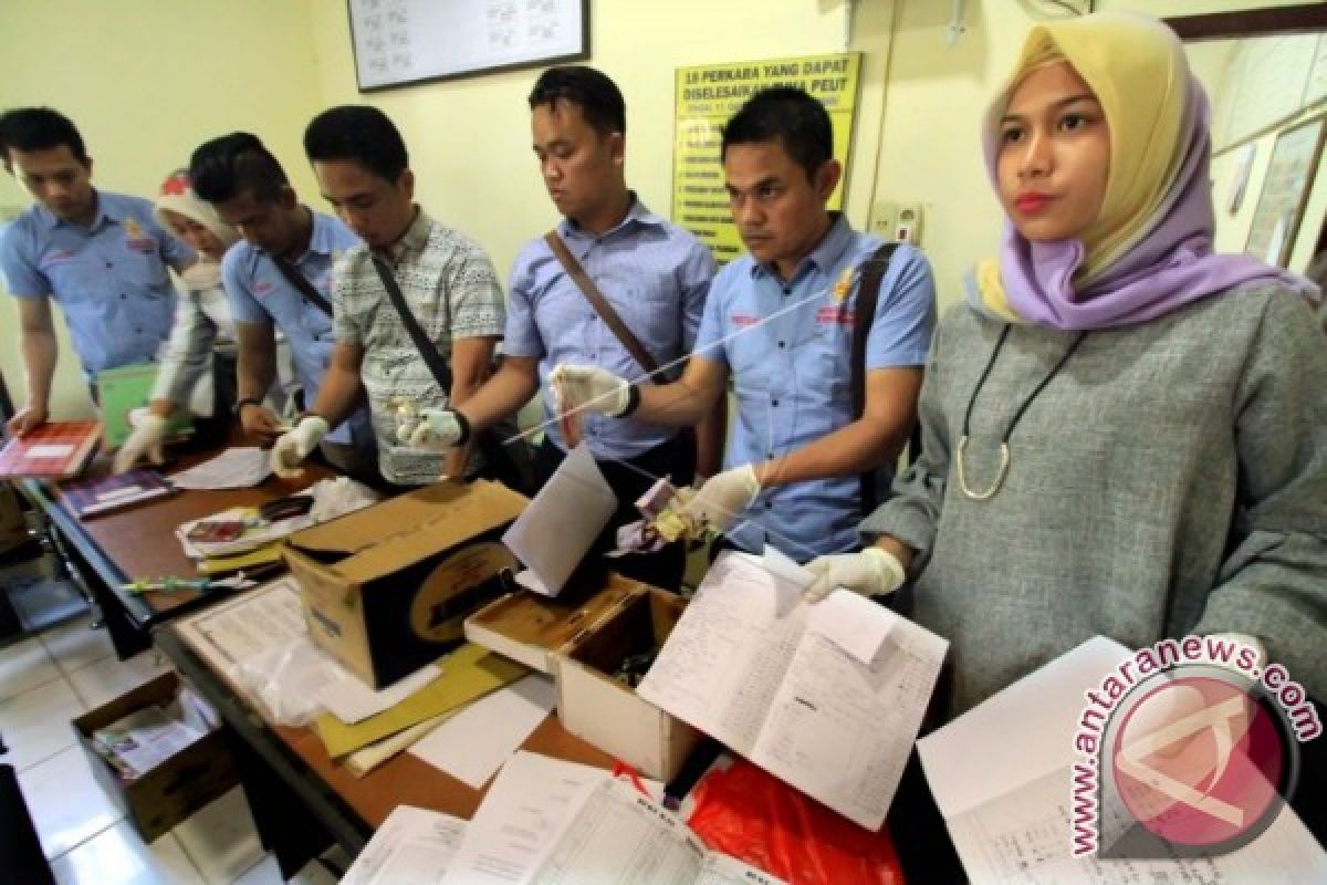 Tim Saber Pungli tangkap pegawai Kantor Camat