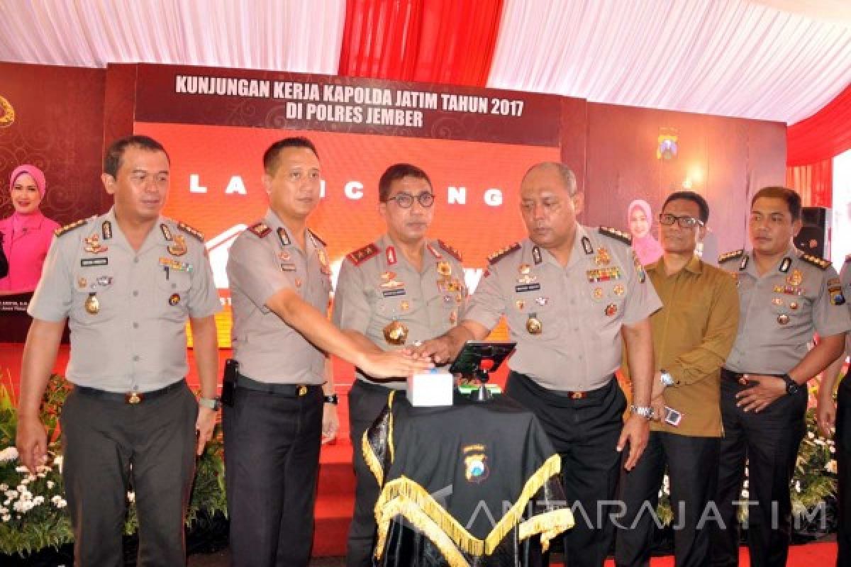 Kapolda Jatim Luncurkan e-Siskamling Polres Jember