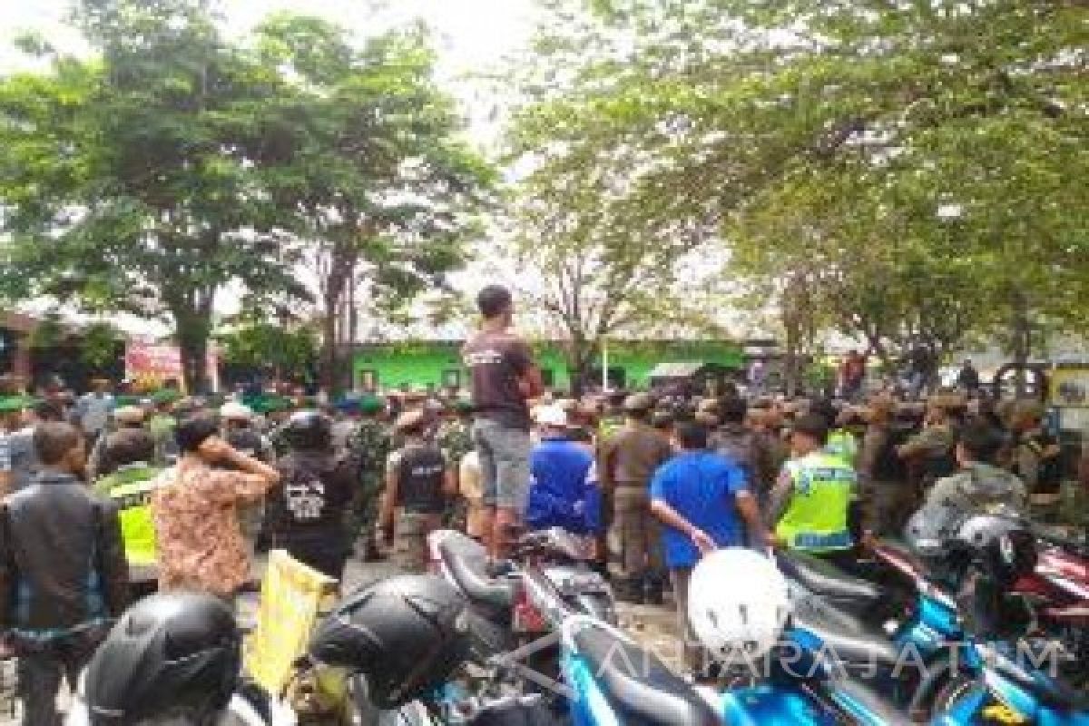 Ratusan Personel Amankan Pembongkaran Pasar Merjosari