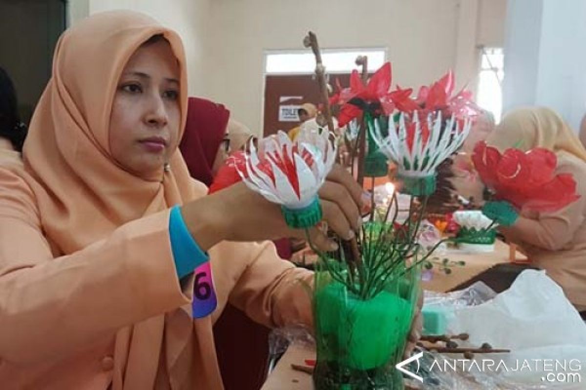 DWP Kota Magelang Lomba Merangkai Bunga dari Limbah