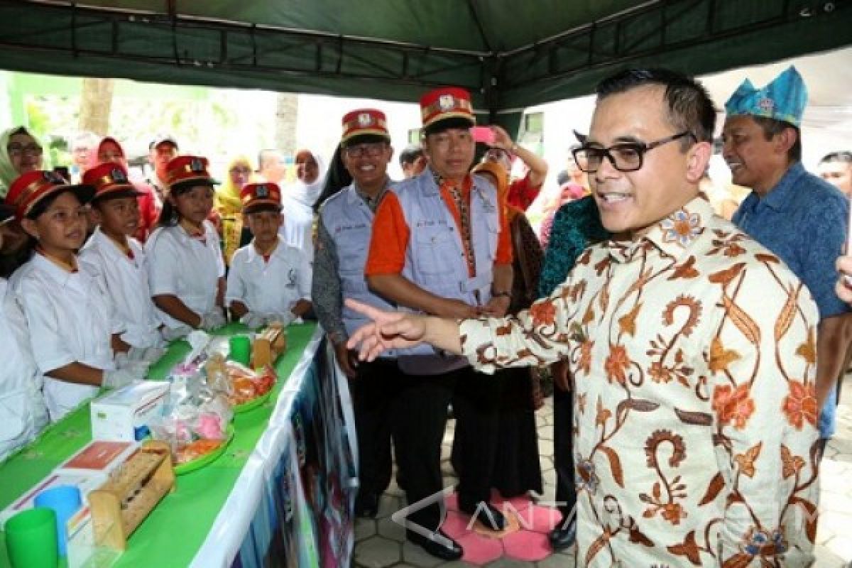 Bupati Anas Luncurkan Satgas Awasi Jajanan Anak