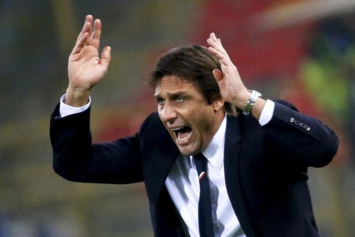 Conte tepis pembicaraan perihal tinggalkan Chelsea