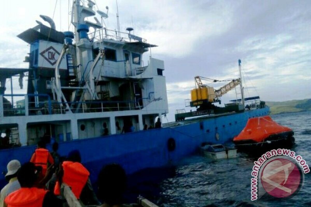 KM Pasadena 8 Tabrak Karang Di Perairan Bima 