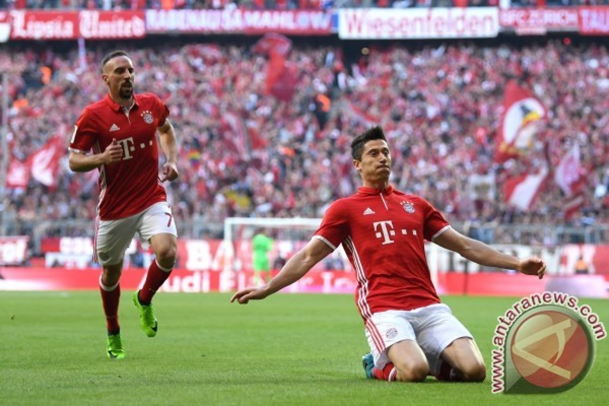 Lewandowski vs Aubameyang 2-0, Muenchen Libas Dortmund 4-1