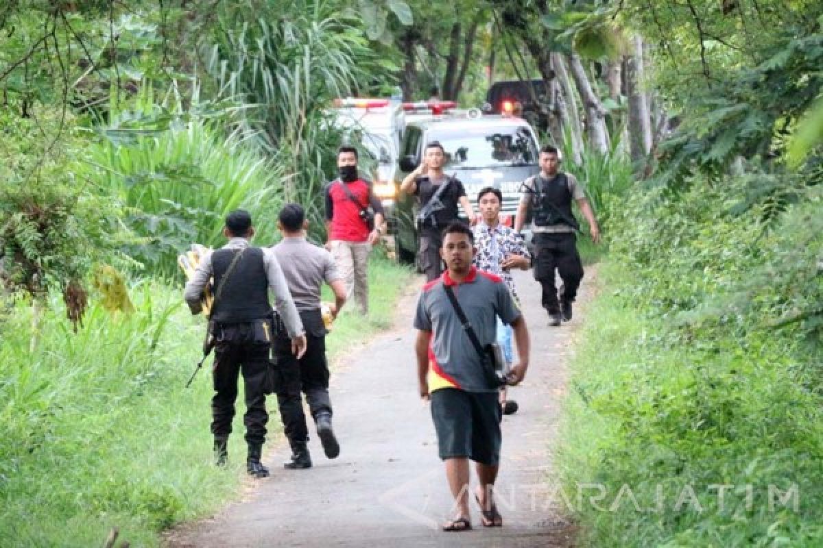 10 Personel Brimob Polda Jatim Bersiaga di Lamongan