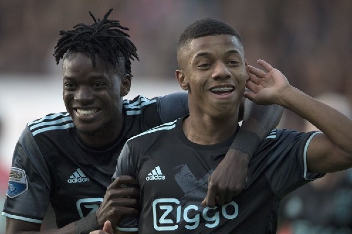 Ajax bantai NEC 5-1