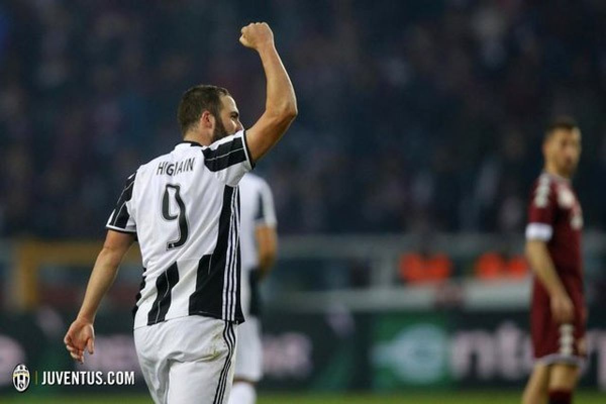 Dua Gol Higuain Bawa Juventus Tundukkan Chievo