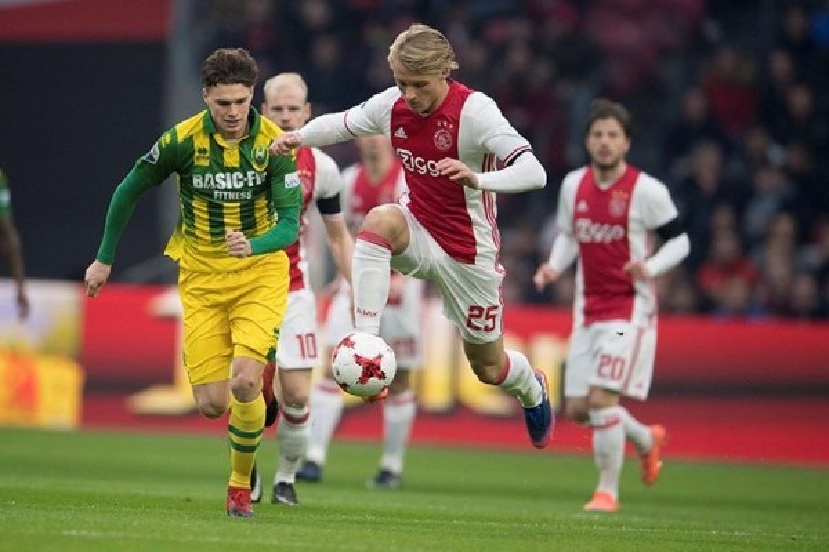 Ajax singkirkan Schalke di Liga Europa