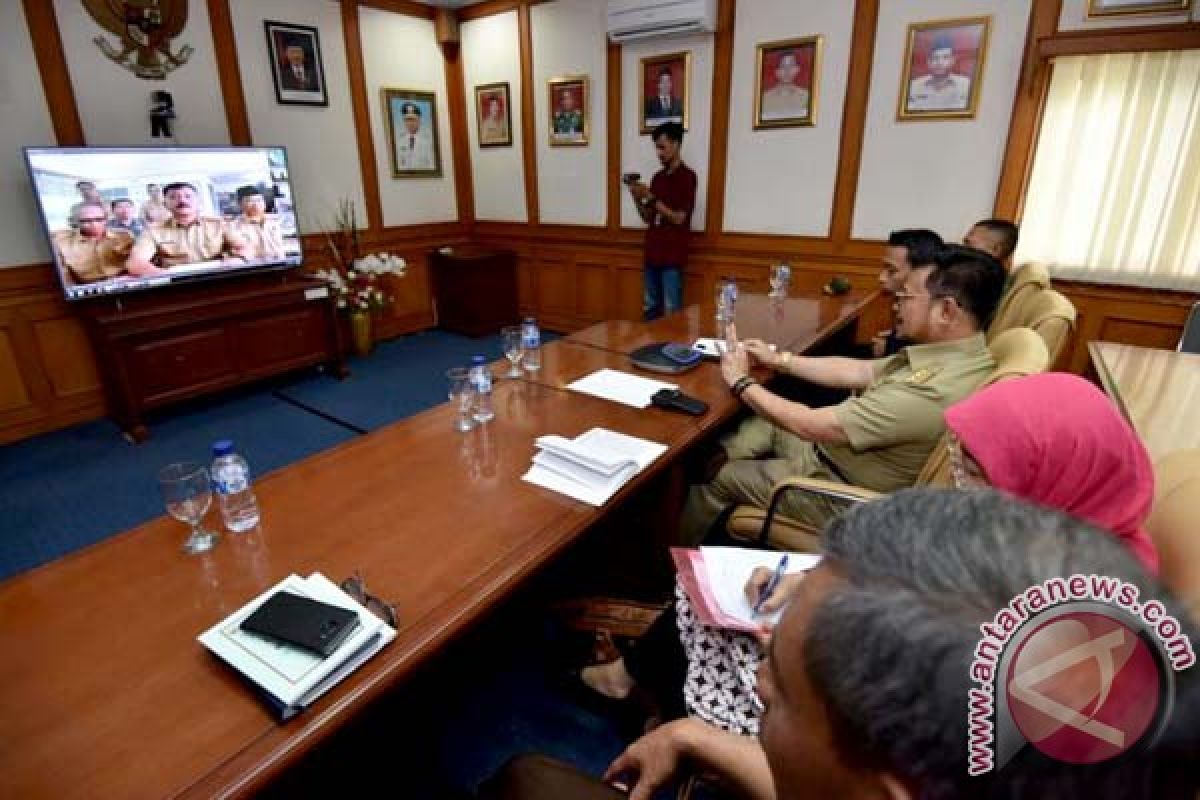 Gubernur Pantau Pelaksanaan UN Melalui Konferensi Video 