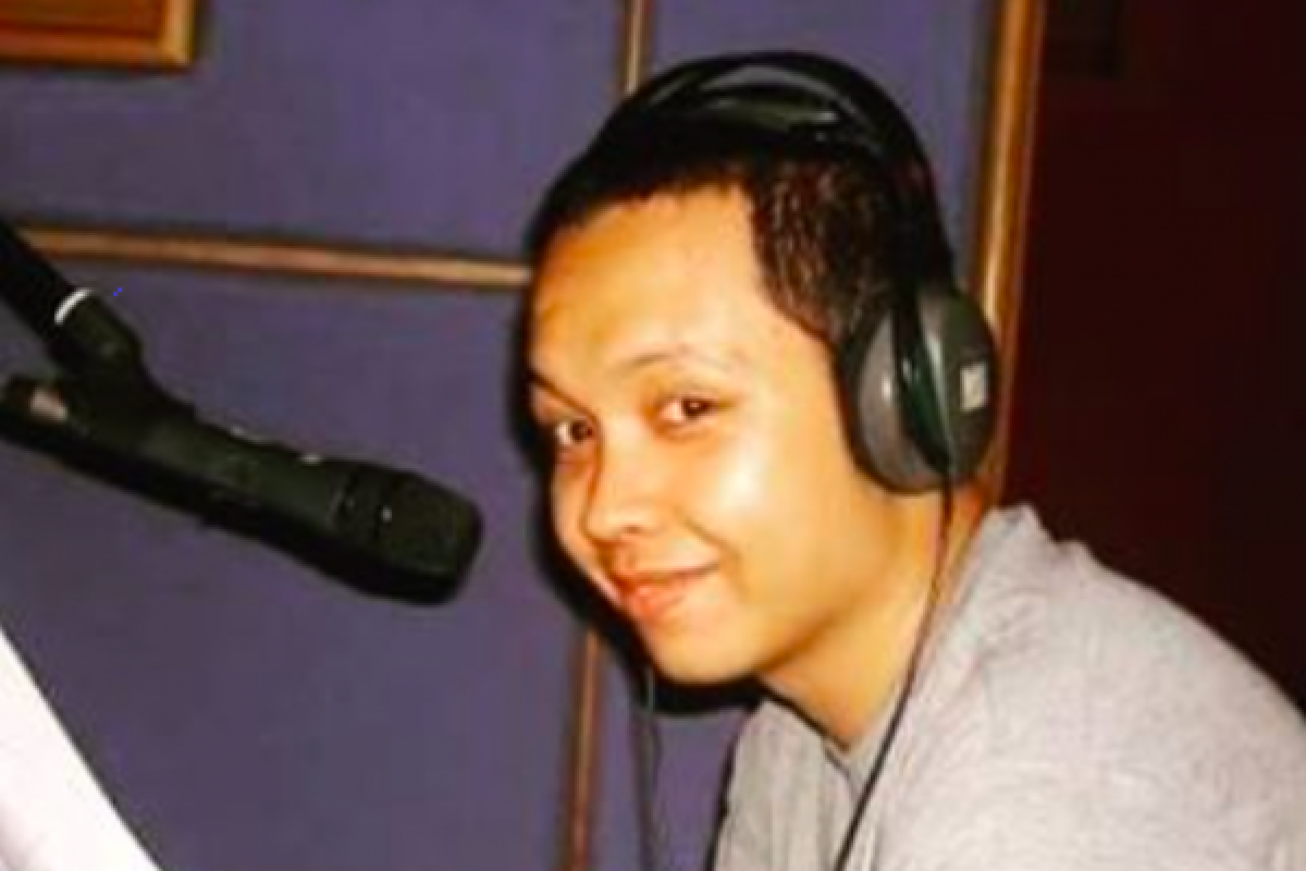 Denis Setiano, satu-satunya penyulih suara Mickey Mouse di Indonesia 