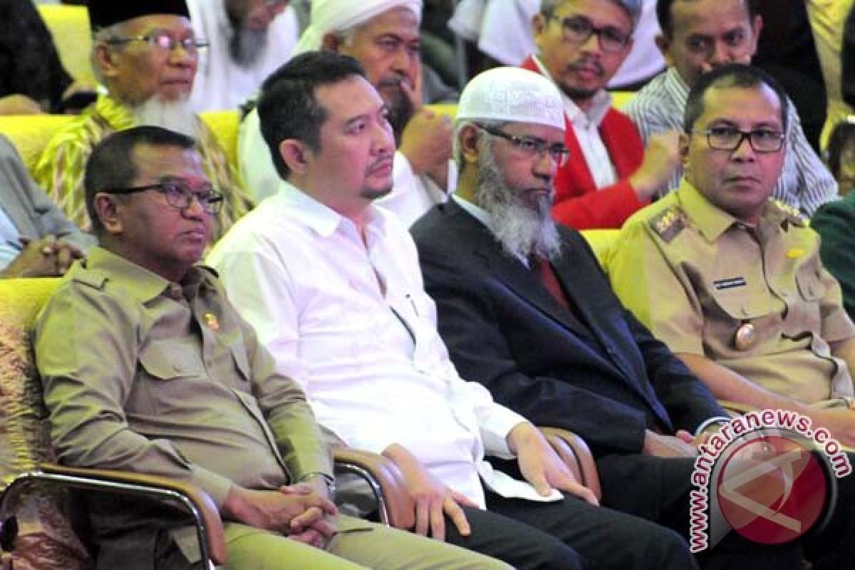 Ceramah Zakir Naik Dihadiri Ribuan Orang 