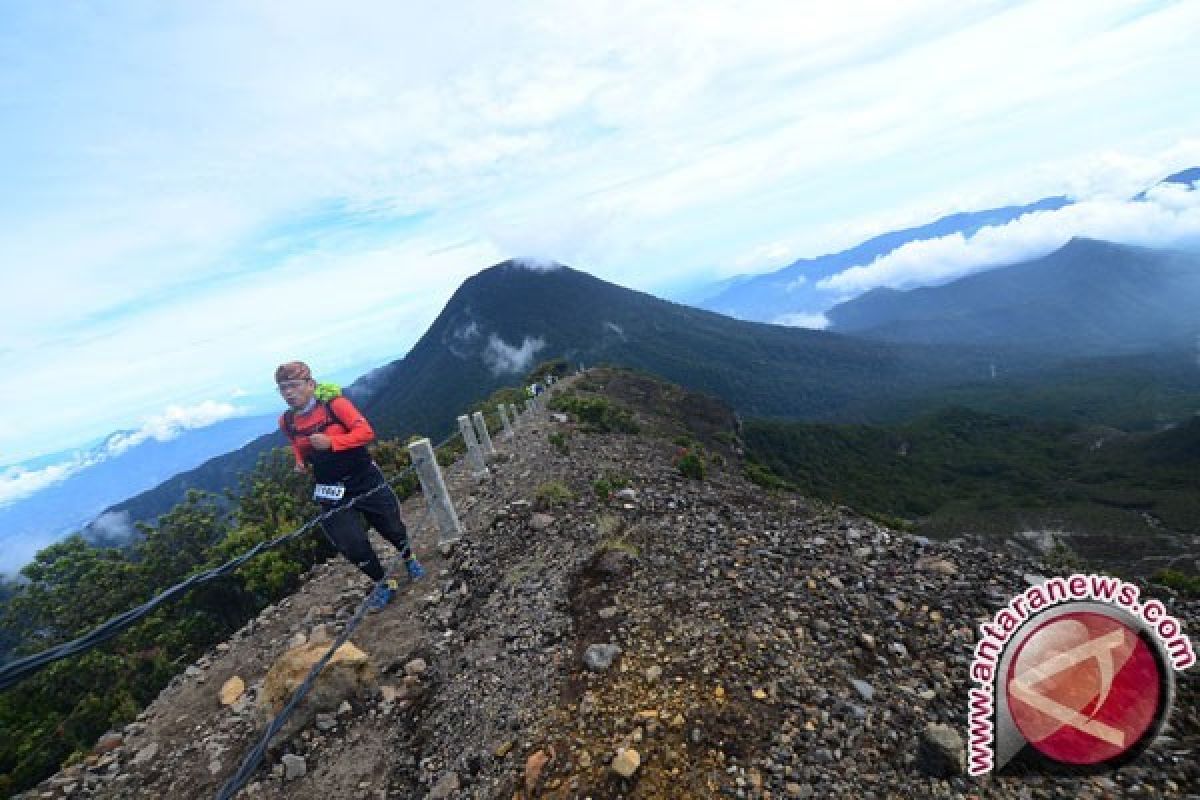 Kehabisan logistik, dua pendaki Gunung Gede dievakuasi