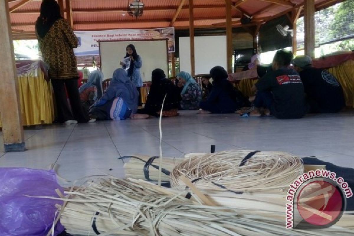Pemkab Bangka Barat Gelar Pelatihan Kerajinan Bambu