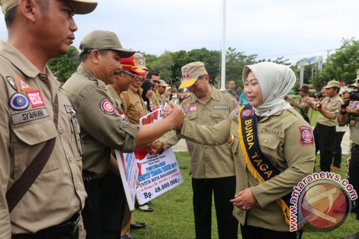 Bunda Tagana Serahkan  Insentif  Taruna Siaga Bencana