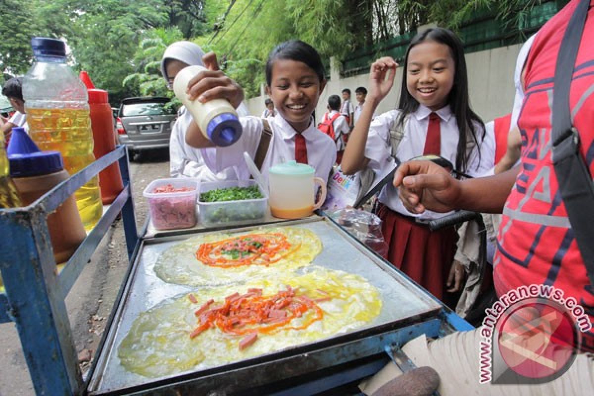 Hari Bekal Nasional ;  orang tua batasi jajanan anak