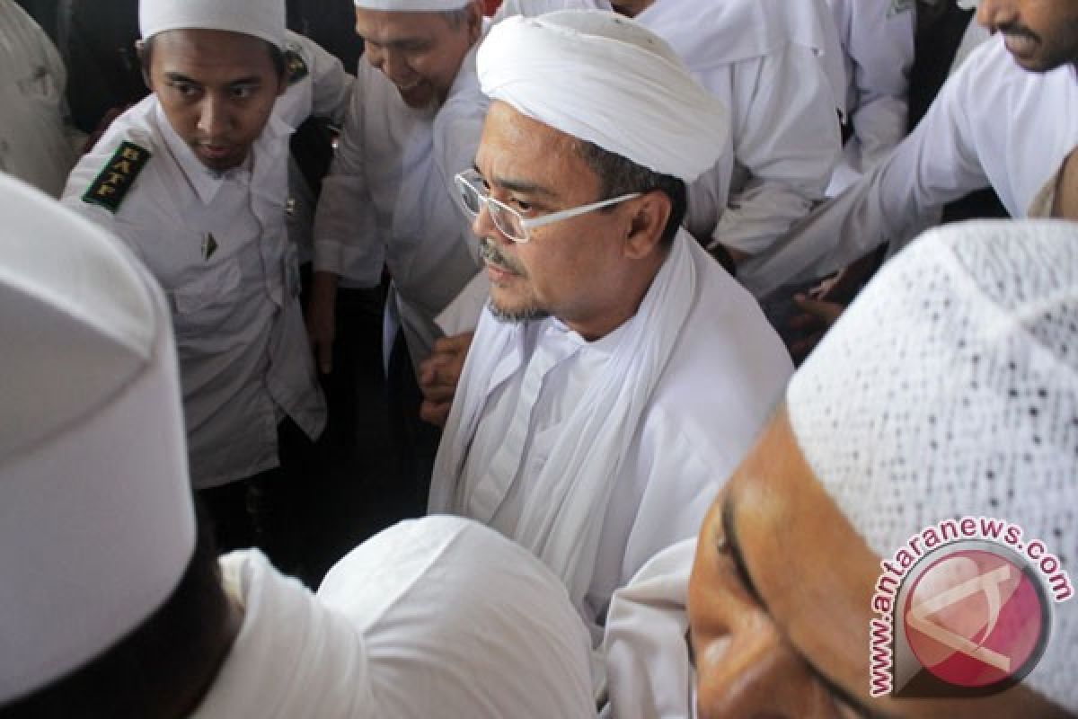 Polisi periksa Rizieq setelah dia kembali ke Indonesia