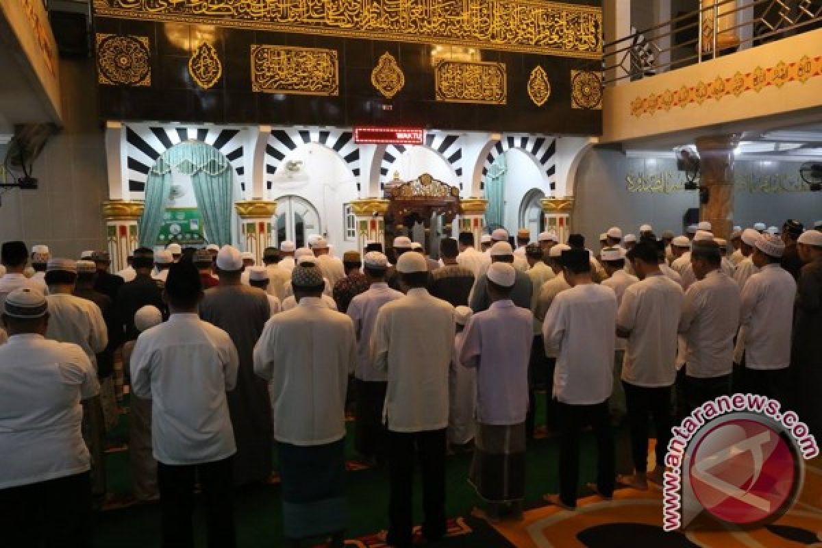 HSS Lakukan Gerakan Salat Subuh Berjamaah