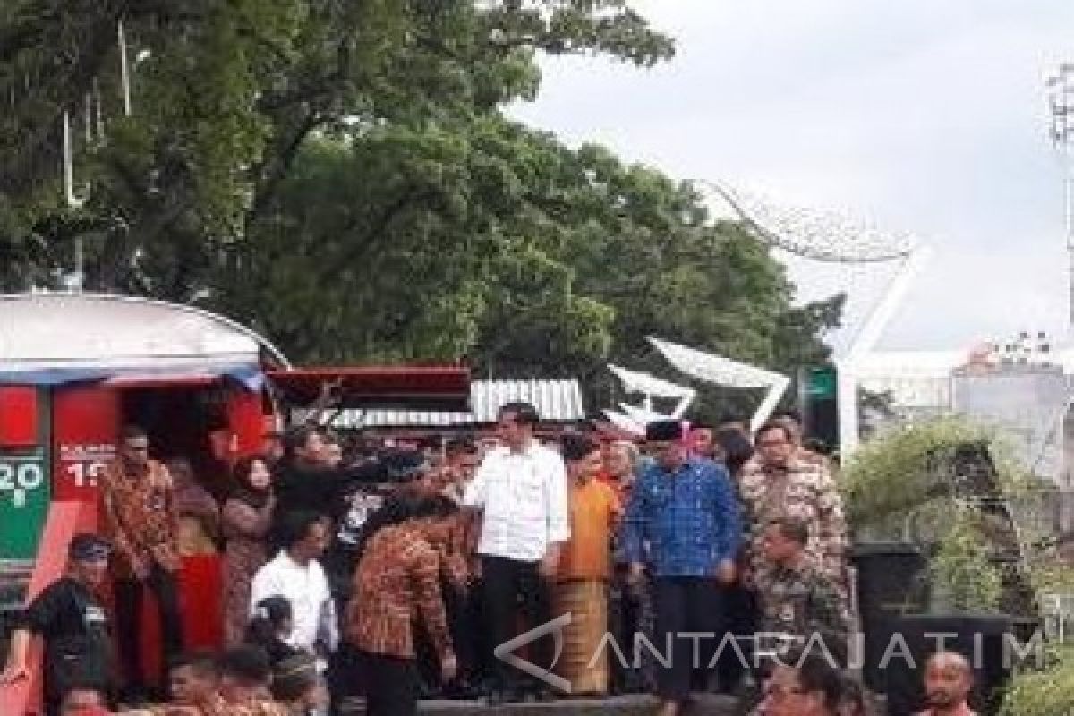 Jokowi Sapa Pedagang di Teras Cihampelas